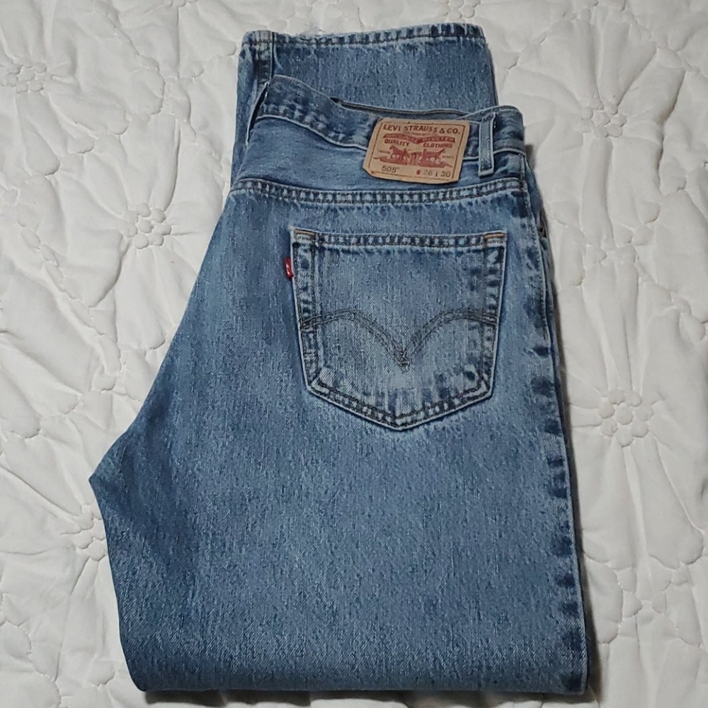 Distressed Levi's 505 - Picture 5 of 8
